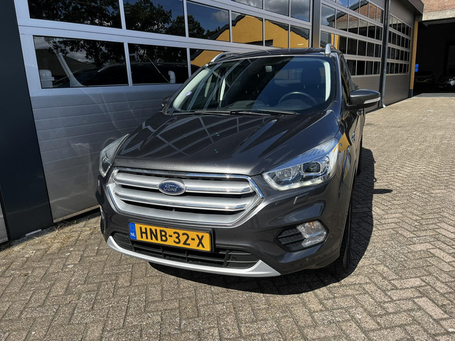 Foto 4 van Ford Kuga 1.5 EcoBoost 175 PK Vignale AUTOMAAT