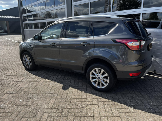 Foto 6 van Ford Kuga 1.5 EcoBoost 175 PK Vignale AUTOMAAT