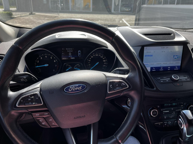 Foto 9 van Ford Kuga 1.5 EcoBoost 175 PK Vignale AUTOMAAT