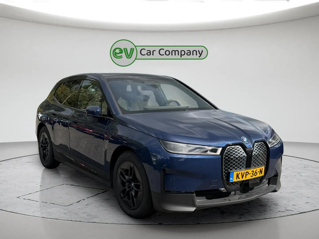 Foto 4 van BMW IX xDrive50 Executive 112 kWh | SOH 96% | Panoramadak | Harman Kardon | Memory Seats | Trekhaak
