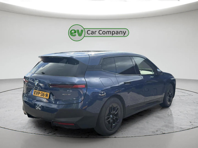 Foto 5 van BMW IX xDrive50 Executive 112 kWh | SOH 96% | Panoramadak | Harman Kardon | Memory Seats | Trekhaak