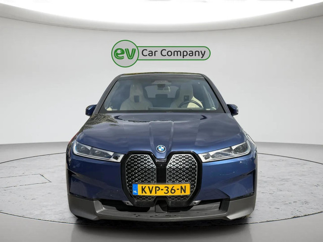 Foto 10 van BMW IX xDrive50 Executive 112 kWh | SOH 96% | Panoramadak | Harman Kardon | Memory Seats | Trekhaak