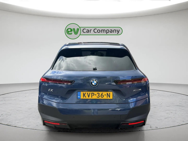 Foto 11 van BMW IX xDrive50 Executive 112 kWh | SOH 96% | Panoramadak | Harman Kardon | Memory Seats | Trekhaak