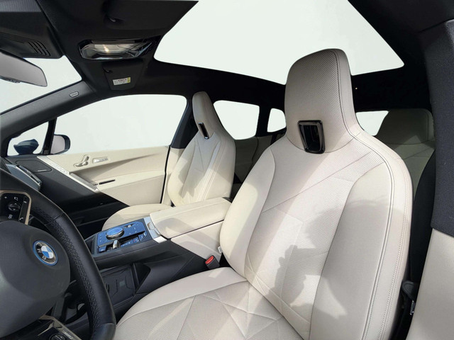 Foto 2 van BMW IX xDrive50 Executive 112 kWh | SOH 96% | Panoramadak | Harman Kardon | Memory Seats | Trekhaak
