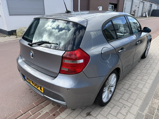 Foto 7 van BMW 1-serie 116i Corporate bj. 2009 met koude airco en nwe APK Rijdt en schakelt prima. Olielampje b