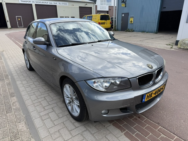Foto 8 van BMW 1-serie 116i Corporate bj. 2009 met koude airco en nwe APK Rijdt en schakelt prima. Olielampje b