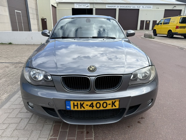 Foto 9 van BMW 1-serie 116i Corporate bj. 2009 met koude airco en nwe APK Rijdt en schakelt prima. Olielampje b