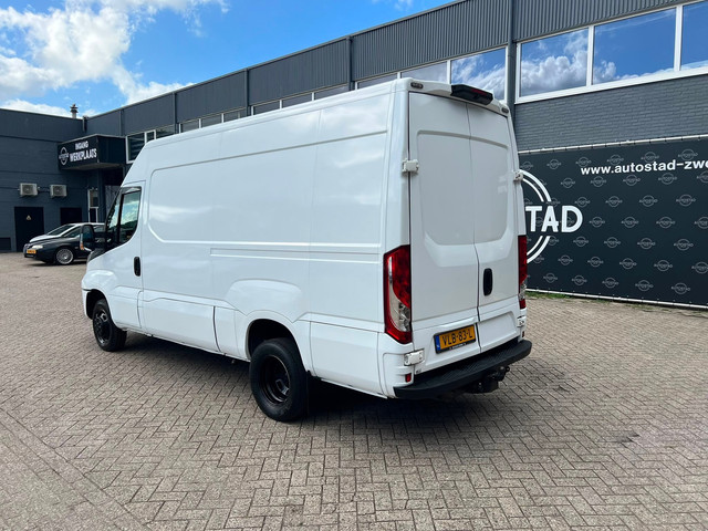 Foto 4 van Iveco Daily 35C14V 2.3 352 L2H2 Euro 6 / NAP / APK / Airco / 3 Zits / Trekhaak