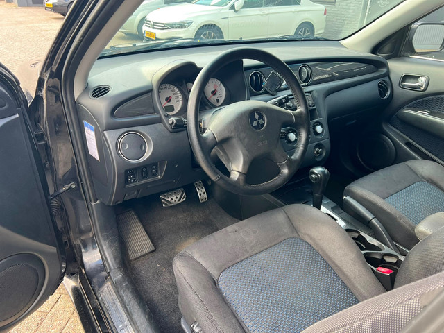 Foto 10 van Mitsubishi Outlander Sport 2.4 Invite Scott 4WD Automaat / NL-Auto / 2e Eigenaar / NAP / APK / Airco