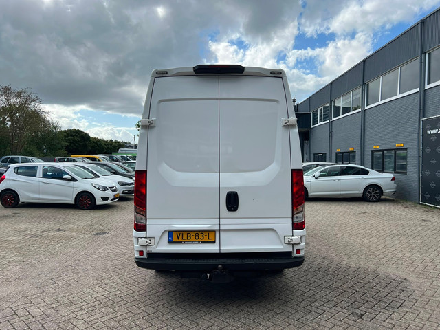 Foto 7 van Iveco Daily 35C14V 2.3 352 L2H2 Euro 6 / NAP / APK / Airco / 3 Zits / Trekhaak