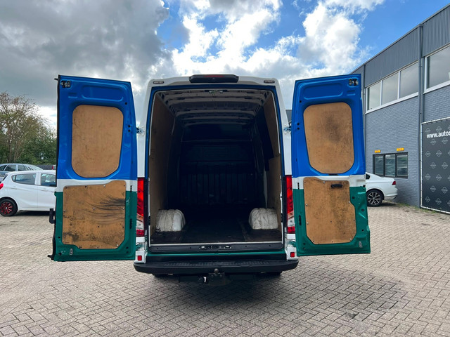 Foto 8 van Iveco Daily 35C14V 2.3 352 L2H2 Euro 6 / NAP / APK / Airco / 3 Zits / Trekhaak