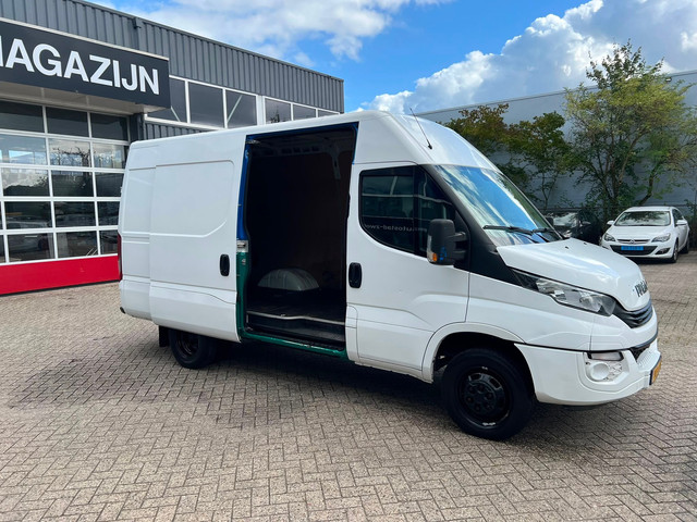 Foto 11 van Iveco Daily 35C14V 2.3 352 L2H2 Euro 6 / NAP / APK / Airco / 3 Zits / Trekhaak