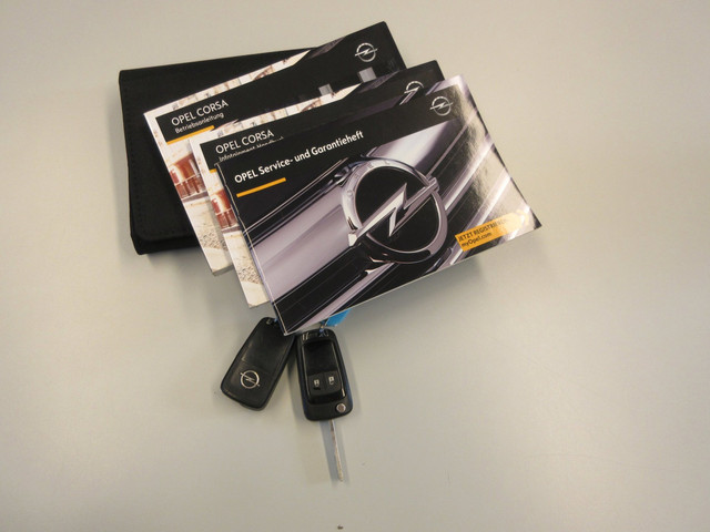 Foto 6 van Opel Corsa 1.4-16V Cosmo GTC, Schuifdak, Stoelvw, LM, Cruise, APK 5-27