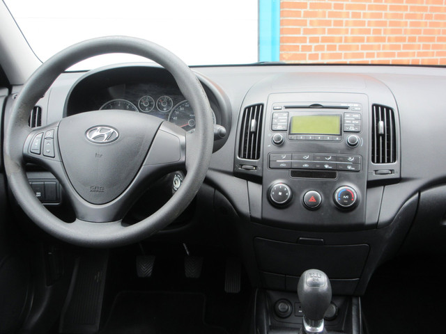 Foto 9 van Hyundai I30 1.4i i-Drive Cool, Airco, metallic, APK 5-27
