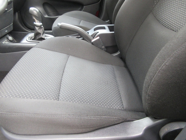 Foto 8 van Hyundai I30 1.4i i-Drive Cool, Airco, metallic, APK 5-27