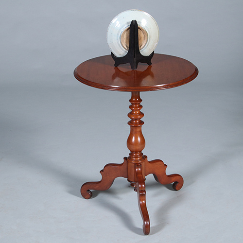 Foto 6 van Ronde Willem III wijntafel op driesprant met geprofileerd blad ca 1860