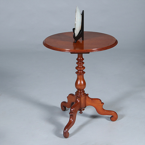 Foto 5 van Ronde Willem III wijntafel op driesprant met geprofileerd blad ca 1860