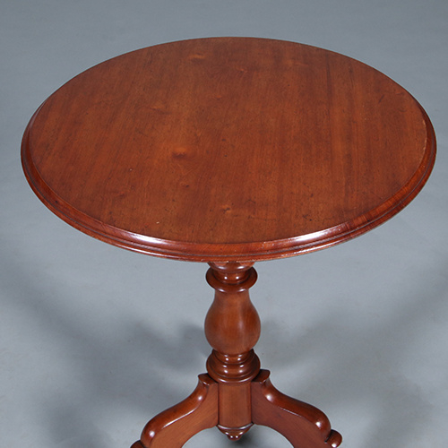 Foto 4 van Ronde Willem III wijntafel op driesprant met geprofileerd blad ca 1860