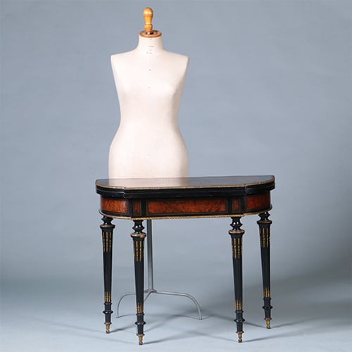 Foto 10 van Bijzonder fraaie wandtafel in wortelnoten met ebben en brons beslagen Boulle stijl ca 1910