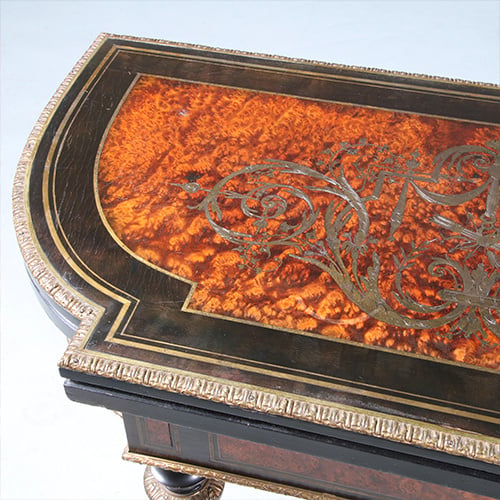 Foto 3 van Bijzonder fraaie wandtafel in wortelnoten met ebben en brons beslagen Boulle stijl ca 1910