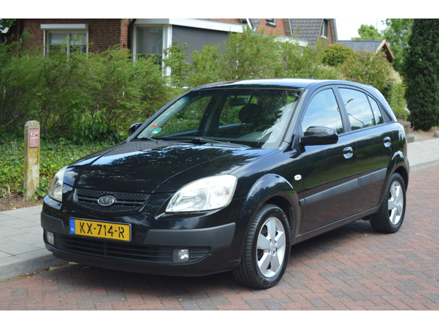Foto 3 van Kia Rio 1.4 L Goed onderhouden/nw airco