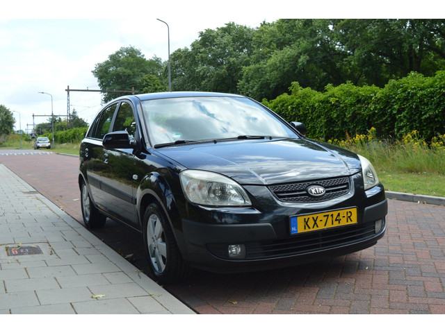 Foto 6 van Kia Rio 1.4 L Goed onderhouden/nw airco