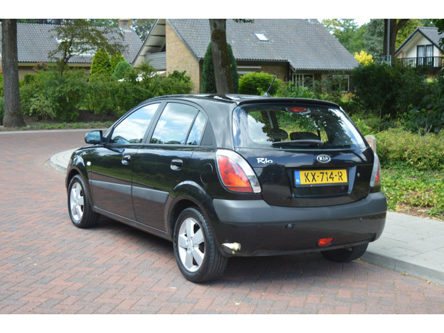 Foto 7 van Kia Rio 1.4 L Goed onderhouden/nw airco