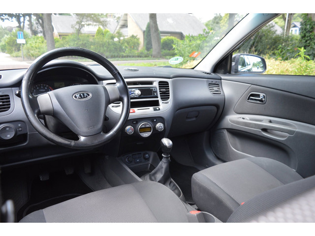 Foto 10 van Kia Rio 1.4 L Goed onderhouden/nw airco