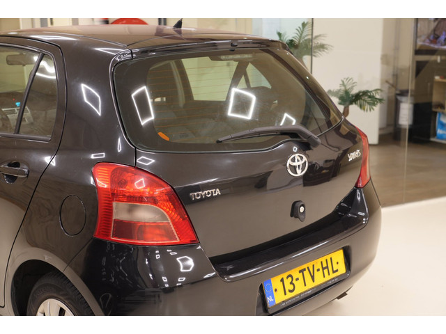 Foto 8 van Toyota Yaris 1.3 VVTi Sol
