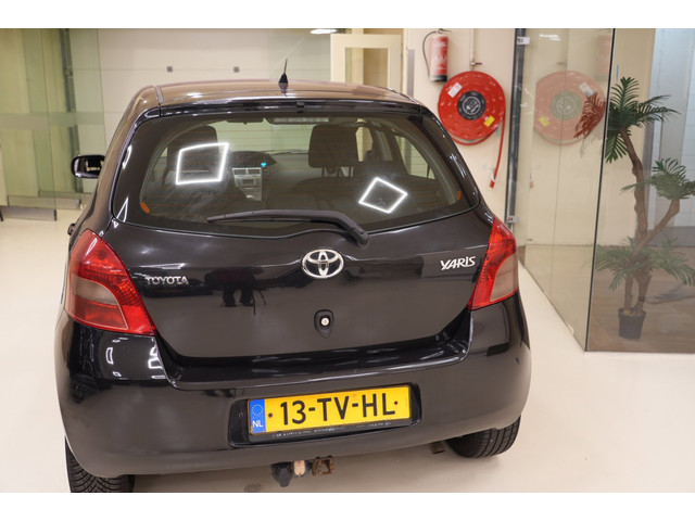 Foto 6 van Toyota Yaris 1.3 VVTi Sol