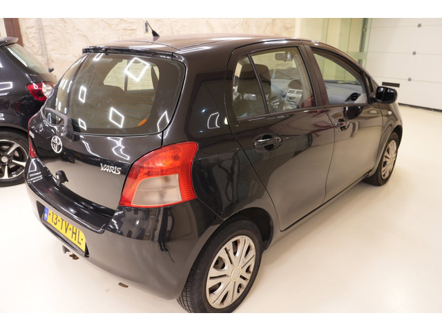 Foto 4 van Toyota Yaris 1.3 VVTi Sol
