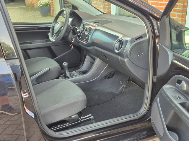 Foto 4 van Volkswagen Up! 1.0 BMT move up! 60PK 5drs airco, navi, carkit, elektr.ramen, dab