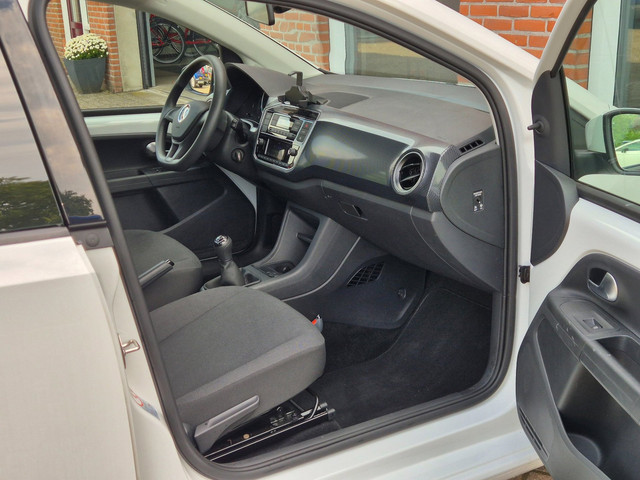 Foto 4 van Volkswagen Up! 1.0 65PK 5drs clima, cruise, pdc, camera, navi, elektr.ramen, regensensor