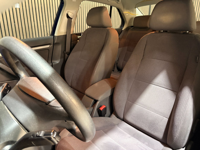 Foto 11 van Volkswagen Jetta 1.6 Comfortline cruise control bluetooth airco NAP