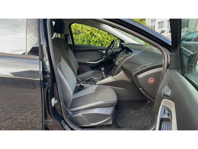 Foto 8 van Ford Focus 1.0 EcoBoost Trend 2013-NAP-Airco-Velgen-APK 2027