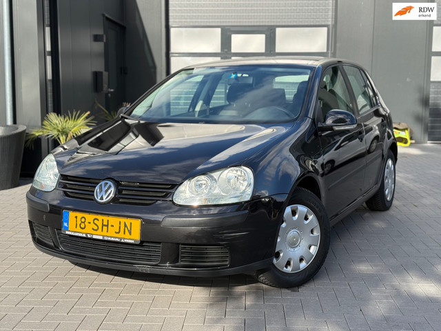 Foto 3 van Volkswagen Golf 1.6 FSI Turijn | Nieuwe APK | Trekhaak | CarPlay | Airco