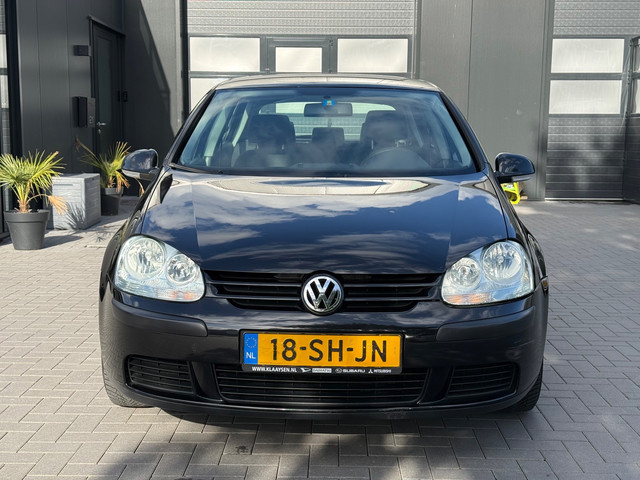 Foto 4 van Volkswagen Golf 1.6 FSI Turijn | Nieuwe APK | Trekhaak | CarPlay | Airco