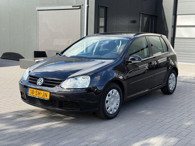 Foto 5 van Volkswagen Golf 1.6 FSI Turijn | Nieuwe APK | Trekhaak | CarPlay | Airco