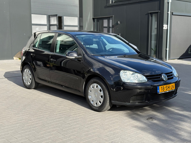 Foto 6 van Volkswagen Golf 1.6 FSI Turijn | Nieuwe APK | Trekhaak | CarPlay | Airco