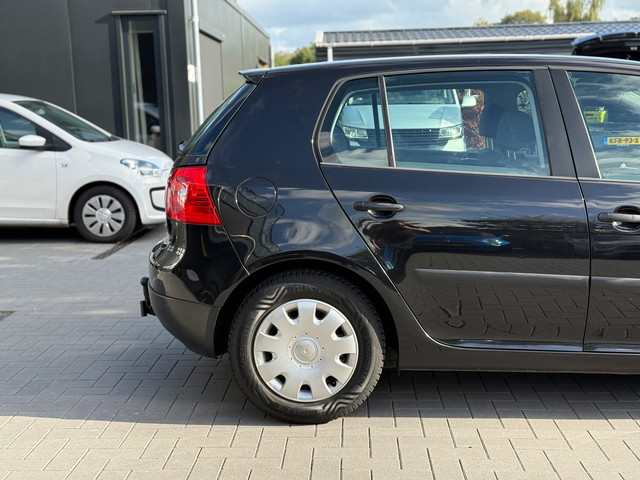 Foto 8 van Volkswagen Golf 1.6 FSI Turijn | Nieuwe APK | Trekhaak | CarPlay | Airco
