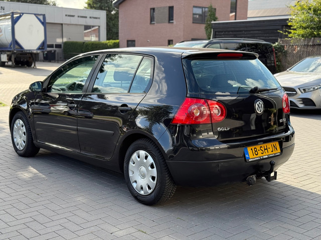 Foto 11 van Volkswagen Golf 1.6 FSI Turijn | Nieuwe APK | Trekhaak | CarPlay | Airco