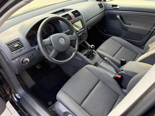 Foto 2 van Volkswagen Golf 1.6 FSI Turijn | Nieuwe APK | Trekhaak | CarPlay | Airco