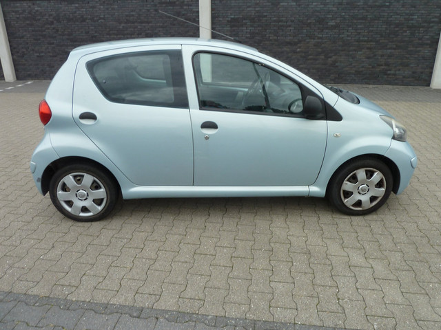 Foto 9 van Toyota Aygo 1.0-12V