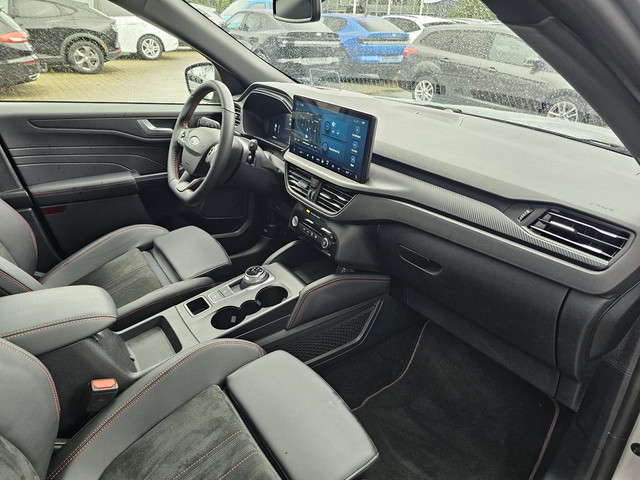 Foto 6 van Ford Kuga 2.5 PHEV ST-Line X | Panoramadak | Wegklapbare trekhaak | Head up Display | AGR-stoelen |