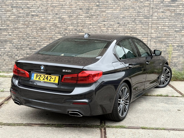 Foto 10 van BMW 5-serie 540i High Executive
