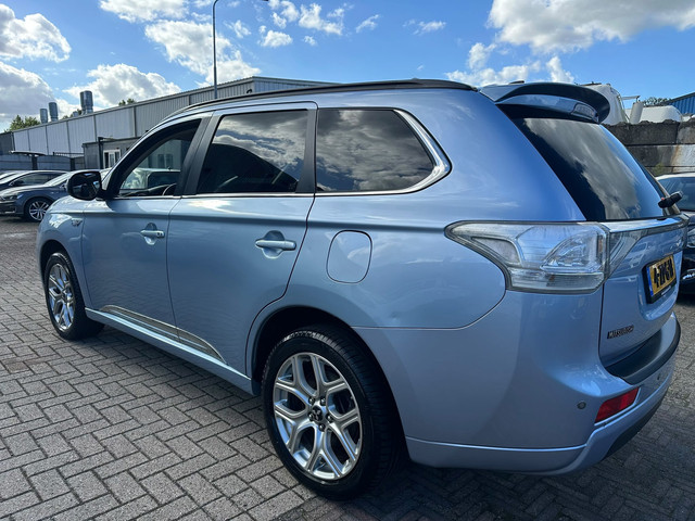 Foto 10 van Mitsubishi Outlander 2.0 PHEV Instyle AWD/ LEER/ SCHUIFDAK/ CAMERA/ LM VELGEN!