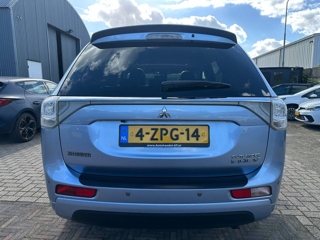 Foto 9 van Mitsubishi Outlander 2.0 PHEV Instyle AWD/ LEER/ SCHUIFDAK/ CAMERA/ LM VELGEN!