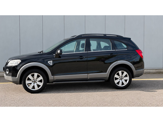 Foto 2 van Chevrolet Captiva 2.4 Intro Edition 2WD | Carplay | Trekhaak