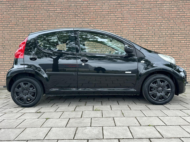 Foto 3 van Peugeot 107 1.0-12V Millesim 200
