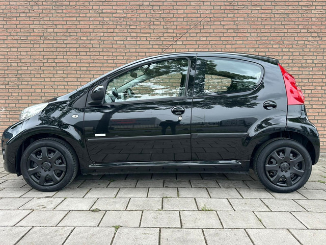 Foto 6 van Peugeot 107 1.0-12V Millesim 200